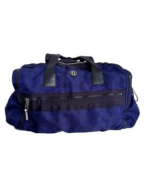 Lululemon Weekend Warrior Bag Large Blue Chevron Duffle Gym Travel Overnight